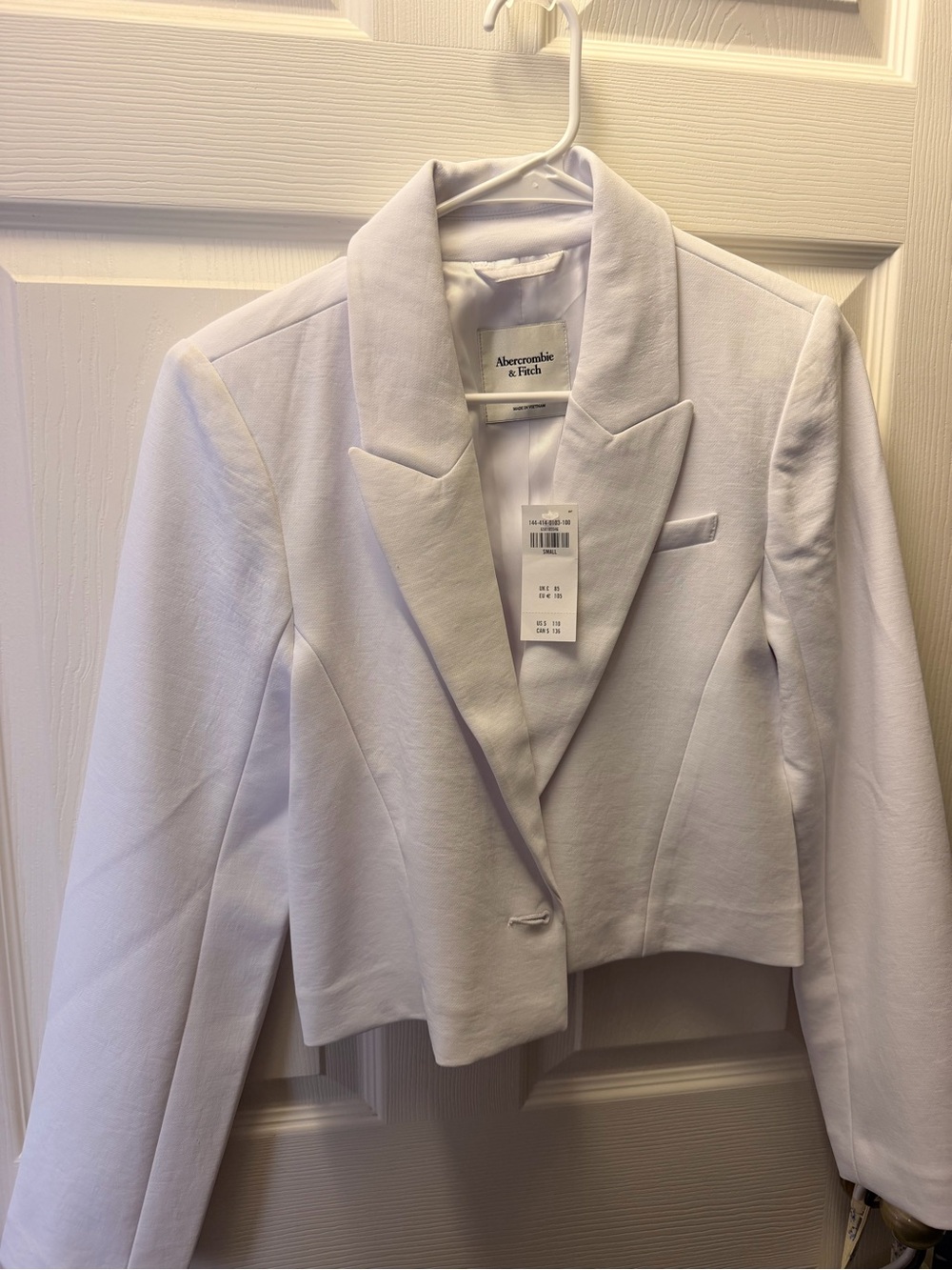 Abercrombie & Fitch Women's White Cropped Blazer Jacket